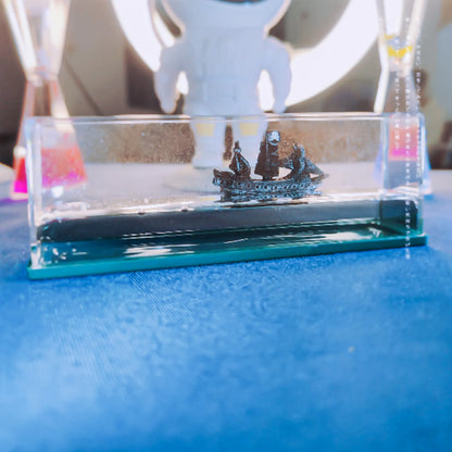 Bouteille Flottante Bateau de Croisière — Décoration Liquide Hypnotique